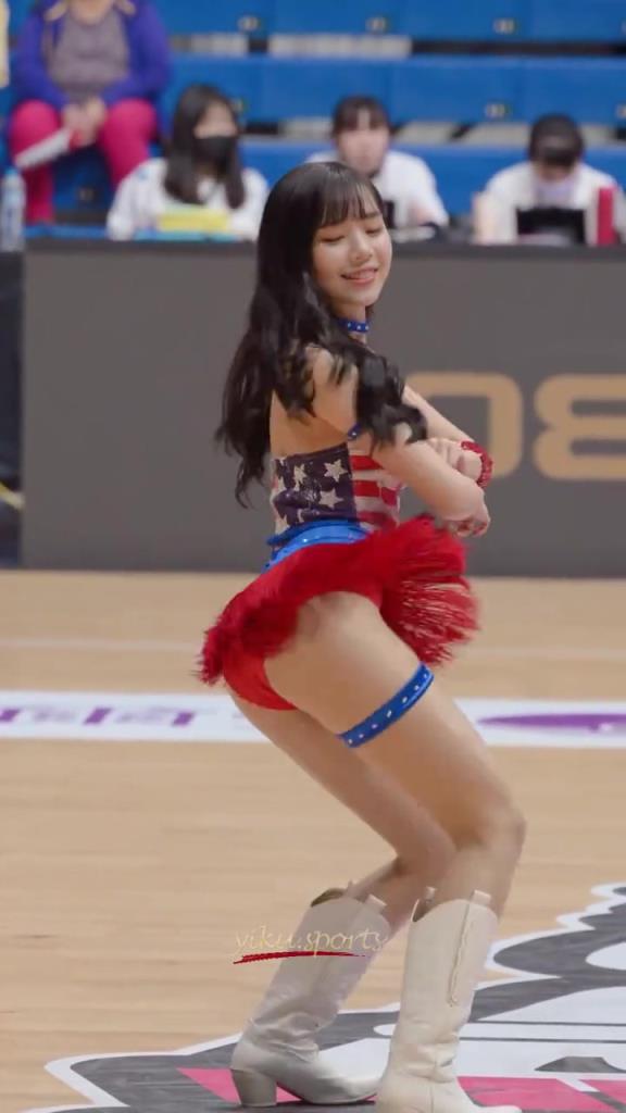 最好的啦啦隊(duì)小姐姐！自信，健康充滿活力！